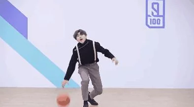 男生把坤坤放到女生坤坤里，网友热议：这到底是创意还是恶搞？