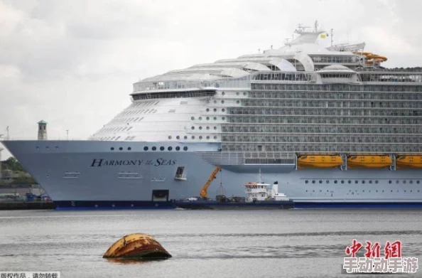 接过最大的客人:全球最大邮轮“海洋和谐号”成功停靠上海港,吸引万名游客登船体验奢华之旅 接过最大的客人:全球最大邮轮“海洋和谐号”成功停靠上海港,吸引万名游客登船体验奢华之旅