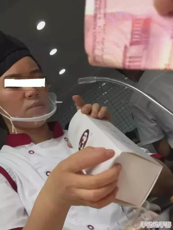 理解把 伸进女人的 打扑克：探讨情感与关系中的复杂互动