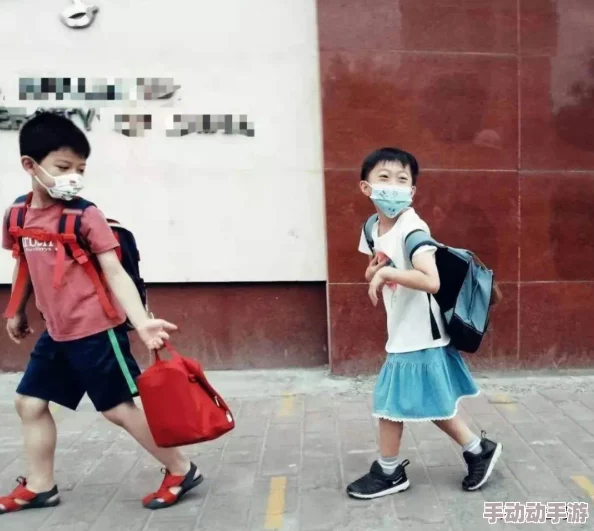英语老师解开裙子，理解背后的情感与教育意义，让我们深入思考师生关系的复杂性