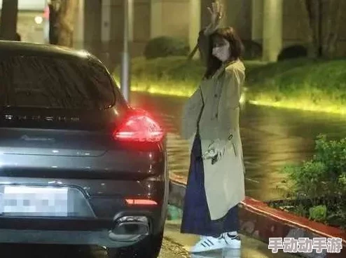 咸鱼之王点秋香＂被曝八卦绯闻，疑似与富二代约会引发热议