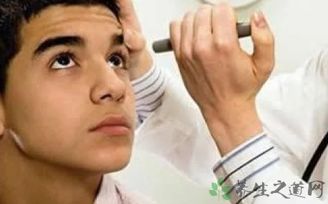 男生把坤巴扎进女生的定眼亚洲，这一行为引发了社会对性别关系和个人界限的广泛讨论，涉及文化背景与心理因素