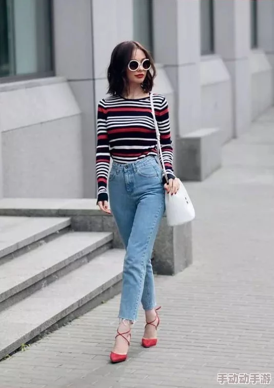 黄三色是哪三色颜色搭配好看?网友热议:明亮的黄色与清新的蓝色、温暖的橙色组合最为吸引眼球! 黄三色是哪三色颜色搭配好看?网友热议:明亮的黄色与清新的蓝色、温暖的橙色组合最为吸引眼球!