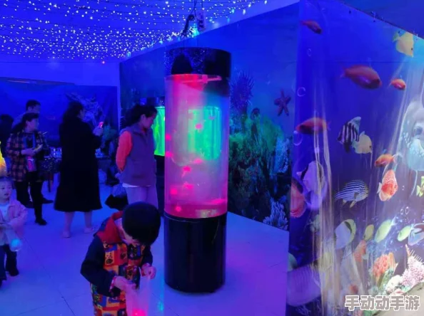 颜射男引发热议，网友纷纷发表看法：有人认为其行为过于低俗，也有人觉得这是个人选择的自由