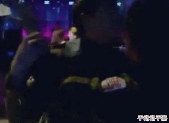 地里激战2小时！某明星与经纪人疑似发生口角，现场目击者曝光内幕真相