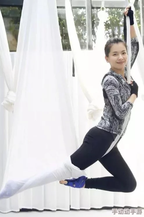 杨柳袁子仪瑜伽教练的背景：从艺术教育到身心灵发展，她是如何融合瑜伽与生活哲学的？