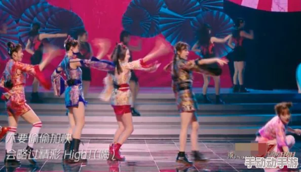 农村低级一丝不拉挂演唱会：网友热议其内容低俗，呼吁加强文化活动的质量与品位提升