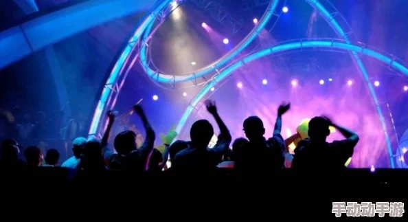 农村低级一丝不拉挂演唱会：网友热议其内容低俗，呼吁加强文化活动的质量与品位提升