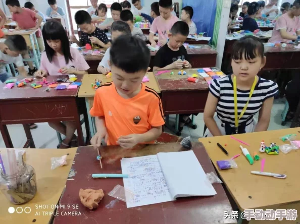 老师扒开强行让学生揉麻豆，这一行为引发了广泛的讨论，涉及教育方式与师生关系的界限问题