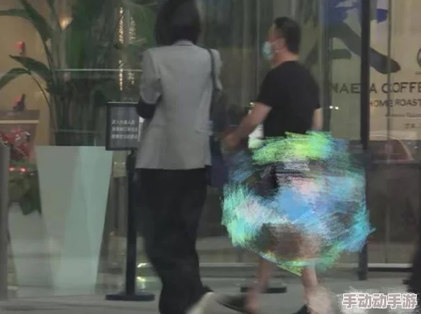 91网网站吃瓜:某知名明星被拍到与神秘人士深夜约会,疑似恋情曝光引发网友热议! 91网网站吃瓜:某知名明星被拍到与神秘人士深夜约会,疑似恋情曝光引发网友热议!