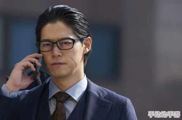 我丰满的岳 3：传闻她与圈内男星秘密约会，网友纷纷猜测两人关系不一般！