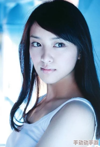 日本美女69xx：最新时尚潮流与生活方式的完美结合，展现独特魅力与个性风采