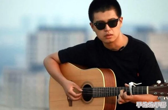 草莓视频：最新版本上线，新增多项功能与用户体验优化，助力内容创作者更好地展示作品