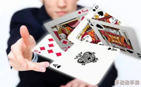 打扑克又叫又疼：一场紧张的比赛引发了扑克牌手的激烈争执，意外事故致多人受伤，现场一片混乱！