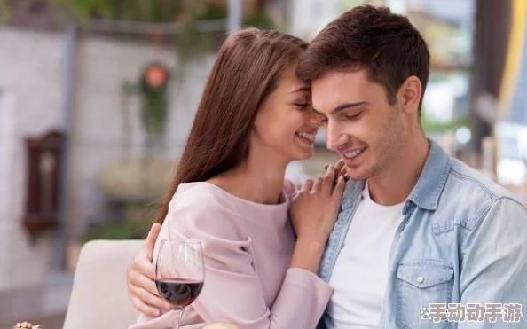 当女友面玩闺蜜3p：探讨人际关系中的信任与界限，以及性开放对情感的影响与考量