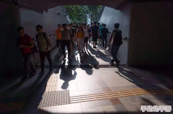 绝地求生：刺激战场热门区域人潮涌动，独家蹲守策略与高效生存指南分享