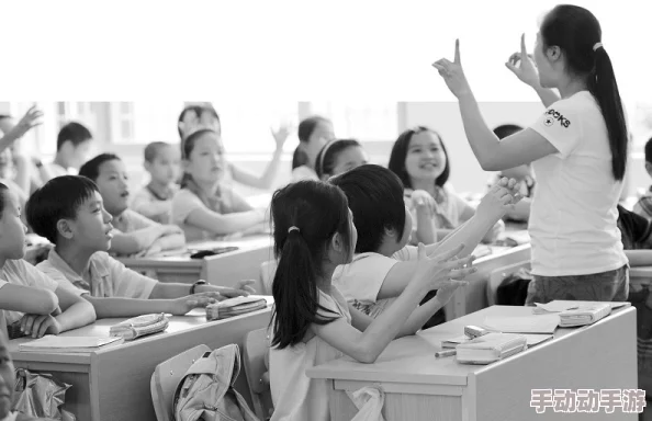 老师把秘扒开给男人爽一晚，竟然引发了全校师生的热议与讨论，背后真相令人震惊！