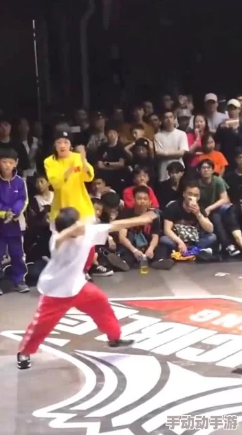 雷电将军脚法娴熟脚法,引领全新舞蹈风潮,令所有观众惊叹不已,现场气氛瞬间沸腾! 雷电将军脚法娴熟脚法,引领全新舞蹈风潮,令所有观众惊叹不已,现场气氛瞬间沸腾!