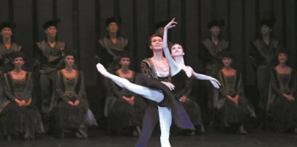 雷电将军脚法娴熟脚法,引领全新舞蹈风潮,令所有观众惊叹不已,现场气氛瞬间沸腾! 雷电将军脚法娴熟脚法,引领全新舞蹈风潮,令所有观众惊叹不已,现场气氛瞬间沸腾!