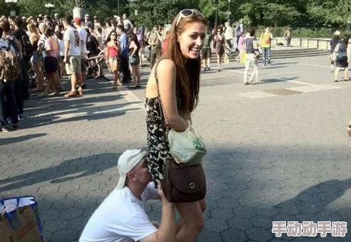 穿扒开 跪着让客人打屁男男,震惊全网!这场奇异的表演究竟背后隐藏着怎样的秘密? 穿扒开 跪着让客人打屁男男,震惊全网!这场奇异的表演究竟背后隐藏着怎样的秘密?