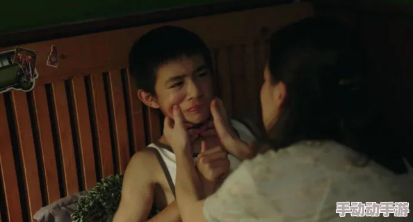 花楼女子檀木板下翘红痕,惊现神秘身世背后令人震惊的秘密,揭开千年历史的迷雾! 花楼女子檀木板下翘红痕,惊现神秘身世背后令人震惊的秘密,揭开千年历史的迷雾!