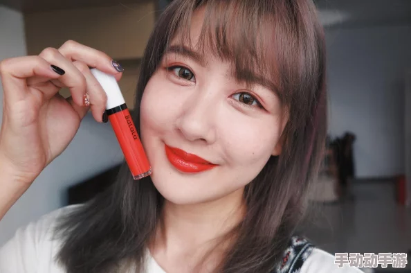 虎白女粉嫩粉嫩虎白lip惊爆：全球粉丝狂热追捧，新款唇彩成时尚界年度必备，瞬间点燃社交媒体热潮！