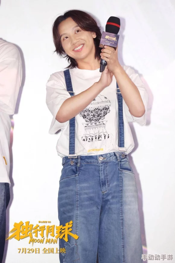 麻花传剧在线mv震撼来袭，全新演绎引发全网热议，粉丝期待值爆表，绝对不容错过！