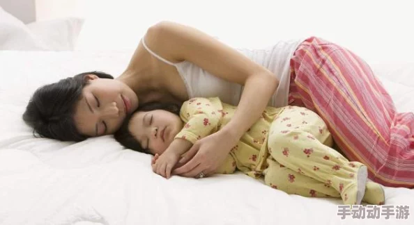 闺女17岁每天晚上要抱着睡，心理专家深度分析背后隐情，家庭关系引发热议！