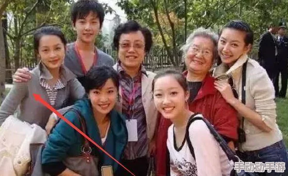 姬小满吃狂铁坤!震撼现场观众,粉丝疯狂围堵,背后真相令人意想不到! 姬小满吃狂铁坤!震撼现场观众,粉丝疯狂围堵,背后真相令人意想不到!