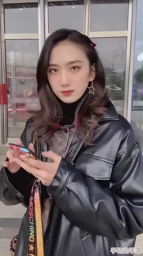 妖媚婷儿：传闻她与当红小生秘密约会，背后真相令人震惊！