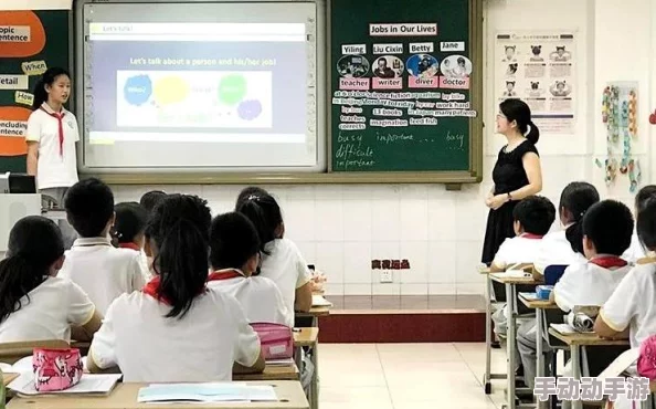 我把英语老师抄了一遍节课，这篇文章讲述了我在课堂上认真记录老师的教学内容和方法，反思学习过程中的收获与体会