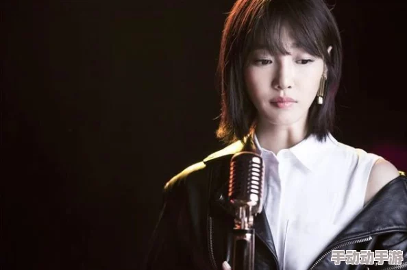 扒开胡桃 狂揉 难受，某明星被曝与神秘人深夜密会，网友纷纷猜测恋情真相引发热议！