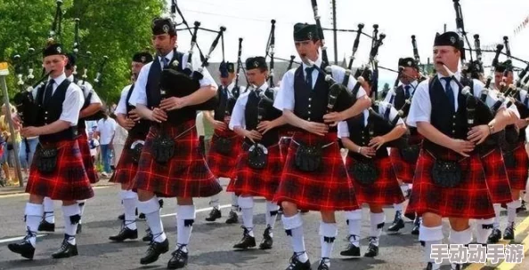 掀开语文老师的裙子挺进去，校园内发生惊人事件，引发全校师生热议与关注！