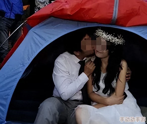 五对情侣到荒野别墅游戏,突遭神秘力量袭击,爱情与生存的极限考验即刻展开! 五对情侣到荒野别墅游戏,突遭神秘力量袭击,爱情与生存的极限考验即刻展开!