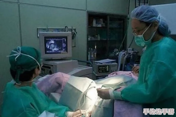 女生坐男生腿上睾丸疼正常吗图片，解析男生生理反应与坐姿对身体的影响与注意事项