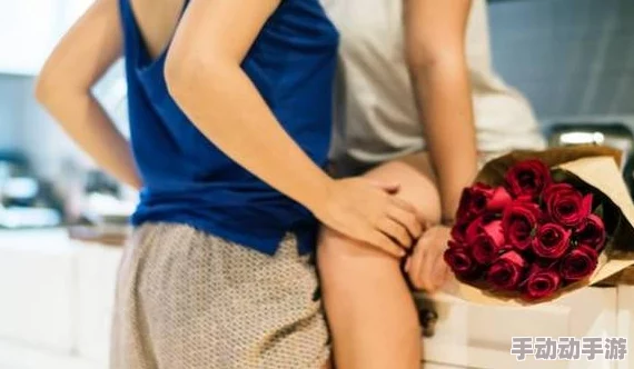 美女被欲望包围，享受至爽高潮痉挛的瞬间，释放内心无尽的渴望与激情