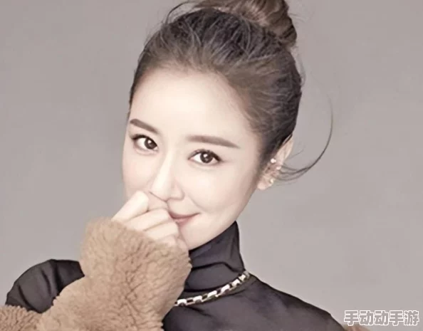 震惊!美女亲吻边脱内衣内裤,现场气氛火热引发围观,网友纷纷评论热烈反响! 震惊!美女亲吻边脱内衣内裤,现场气氛火热引发围观,网友纷纷评论热烈反响!