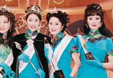 美妇丰腴大腿沾满精华，网友热议：这种身材是如何保持的？健身与饮食秘诀曝光，引发广泛关注！