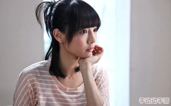 hl45.ccm：某女星被曝与富商传绯闻，疑似已分手前男友引发关注