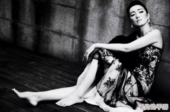 欧美一级黄色片子：近期网络热议的成人影片背后，涉及文化差异与社会观念的深层次探讨