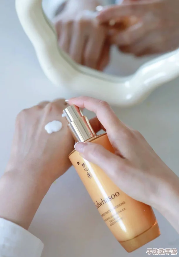 姬小满和云缨开襟乳液狂飙，首度揭晓神秘成分，使用后肌肤竟如婴儿般细腻光滑！