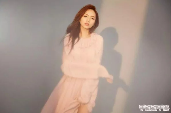 张开腿让我尿在里面，近日某社交平台引发热议，网友们纷纷讨论这一极端行为背后的心理因素与社会影响