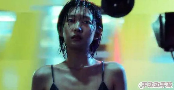 好大好爽国产美女h福利视频：最新热门影片引发观众热议，性感女神们的精彩表现让人目不暇接！