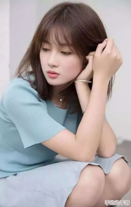 四川少妇：一位来自四川的年轻女性，她的生活故事和经历引发了社会各界的关注与讨论，展现了当代女性的多样性与挑战