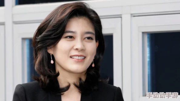 四川少妇：一位来自四川的年轻女性，她的生活故事和经历引发了社会各界的关注与讨论，展现了当代女性的多样性与挑战