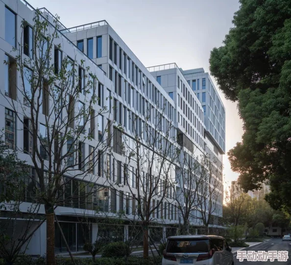 比较都市天际线：探究哪个城市的建筑规模与面积更为宏大