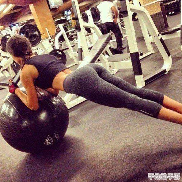 体育生翘臀公0被猛攻Gay，背后惊人真相揭露，竟是校园隐秘恋情大曝光！