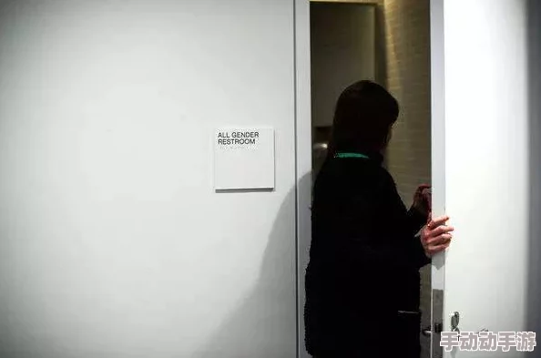 偷窥性别瘾XXXXX:社会心理、性别认同对个人行为的影响与现代科技的关联分析 偷窥性别瘾XXXXX:社会心理、性别认同对个人行为的影响与现代科技的关联分析