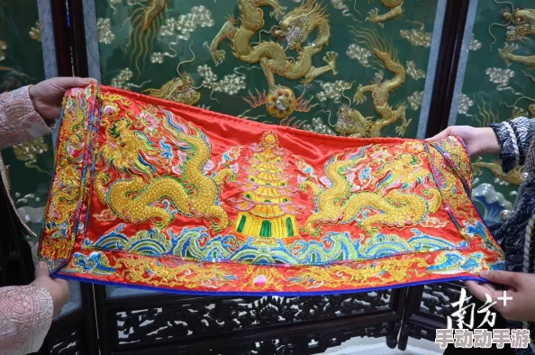 佛帐潮绣凸浮双龙耳帐，惊现古老工艺重现，收藏界人士争相追捧，市场价值猛增引发热议！