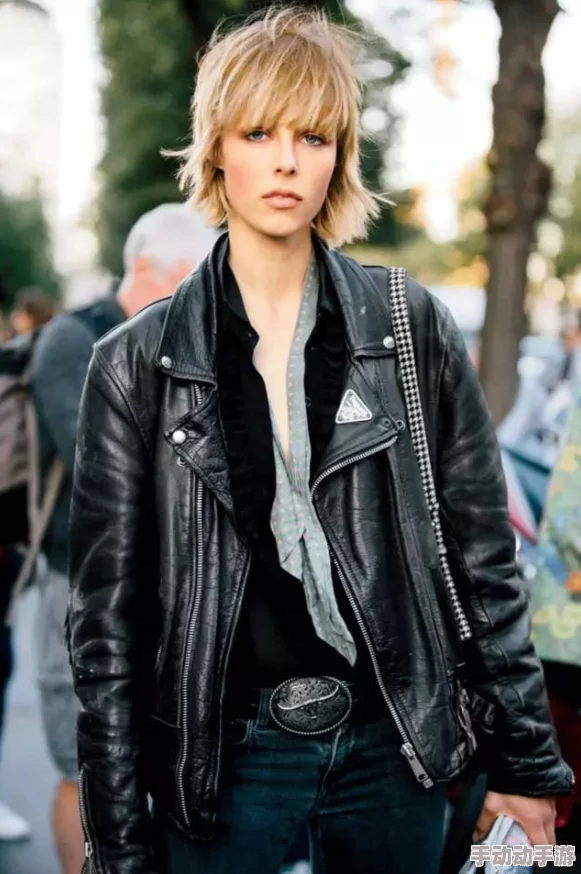 超级伦亲吕红刘海：最新动态揭示了她在时尚界的崭新风格与影响力，备受瞩目的活动即将来临！